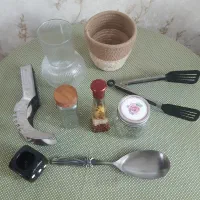 تعدادی ابزار آشپزخانه
