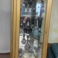 ویترین رنگ طلایی