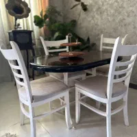 میز و چهار صندلی  فقط ده میلیون تومان