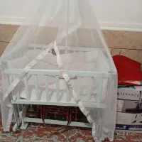 گهواره کنار مادر