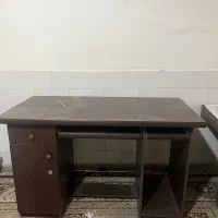 میز اداری ،کامپیوتر