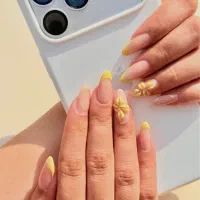 کاشت و خدمات ناخن درقشم