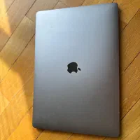 مک بوک پرو 15 اینچ 2018 در حد نو