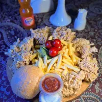 استخدام صندوقدار ومنقل دار وساندویچ زن وسالاد رن