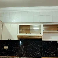 کابینت فلزی بسیار تمیز. با سینک دوقلو و هود