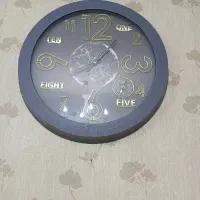 ساعت دیواری طوسی طلایی