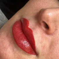 انجام خدمات آرایش دائم. تاتو