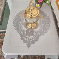 جلو مبلی یک عد بزرگ ۳ عدد متوسط