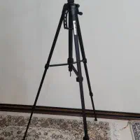 پایه دوربین و نورافکن و پرده