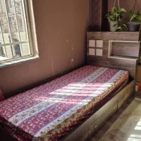 تخت و میز آیینه