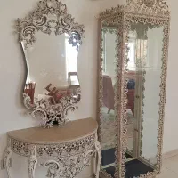 یک عدد بوفه،میز ناهارخوری،آینه و میز