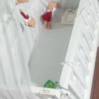 تخت کنار مادر