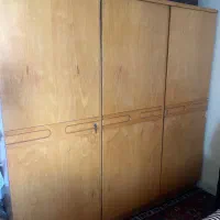 کمد چوبی اصل قدیمی فروش فوری به دلیل جا به جایی