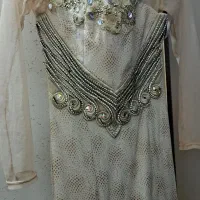 لباس مجلسی، لباس عروس، گلیم فرش