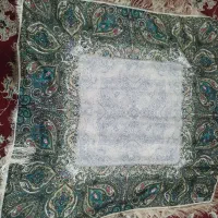 روسری بزرگ ریشه دار  وسط سفید دور ریشه دار
