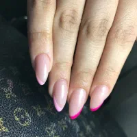 خدمات زیبایی ناخون  تخفیف ویژه