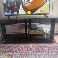 میز تلویزیون شیشه ای تمیز  و سالم