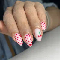 ارائه انواع خدمات ناخن و اسپا