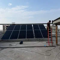 نیروی فنی آقا مسلط به کار دوربین مداربسته و برق