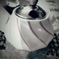 قوری همین رنگ