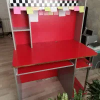 میز کامپیوتر نوجوان