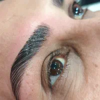 اصلاح ابرو به صورت حرفه ای