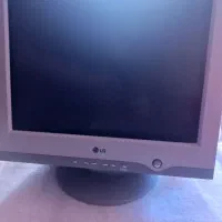 دو مانیتور کامپیوتر