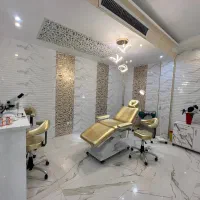 استخدام اپراتور لیزر در کلینیک زیبایی(مطب دکتر)