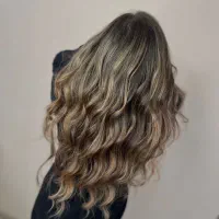 اکستنشن مو برای مدل