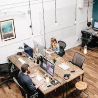 استخدام منشی مسلط به کامپیوتر