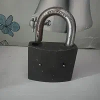 قفل و وسایل ساختمان