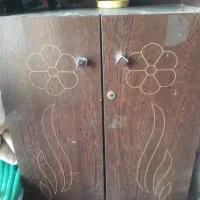 یک عدد جا کفشی با یک دستگاه اسنک ساز