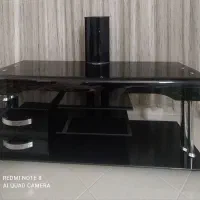 میز تلویزیون شیشه‌ای سالم و در حد نو