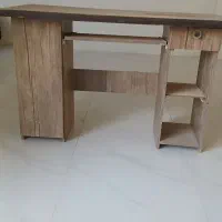 میز کامپیوتر و دلاور مفت