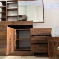 تحت خواب با میز تحریر و کتابخانه