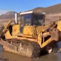 نیازمند یک دستگاه بولدوزرD155