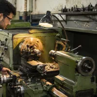 ساخت و تعمیر  عنوان دستگاه های صنعتی