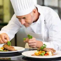 استخدام سر اشپز حرفه‌ای  ایرانی