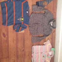 تعدادی لباس بچه