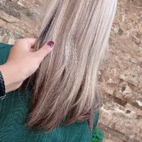 نیازمند مدل رنگ و مو