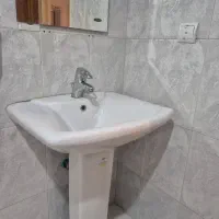 روشویی پایه دار به همراه آیینه و جا مایع