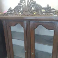 ویترین چوب گردو