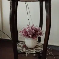 میز تلفن و گلدان