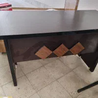 میز مطالعه و صندلی انتظار