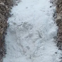 نمک سنگ سفید طبیعی .حدود ۱تن