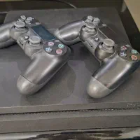 کنسول بسیار تمیز ps4 slim همراه با پایه شارژر