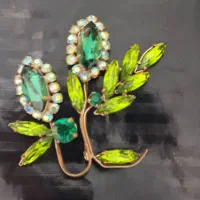 گل سینه قدیمی
