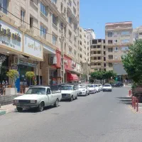 ۱۰۰ متر مغازه تجاری دور میدان