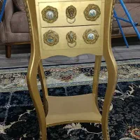 میز تلفن طلایی