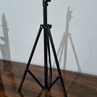 سه پایه نور و دوربین M2.1